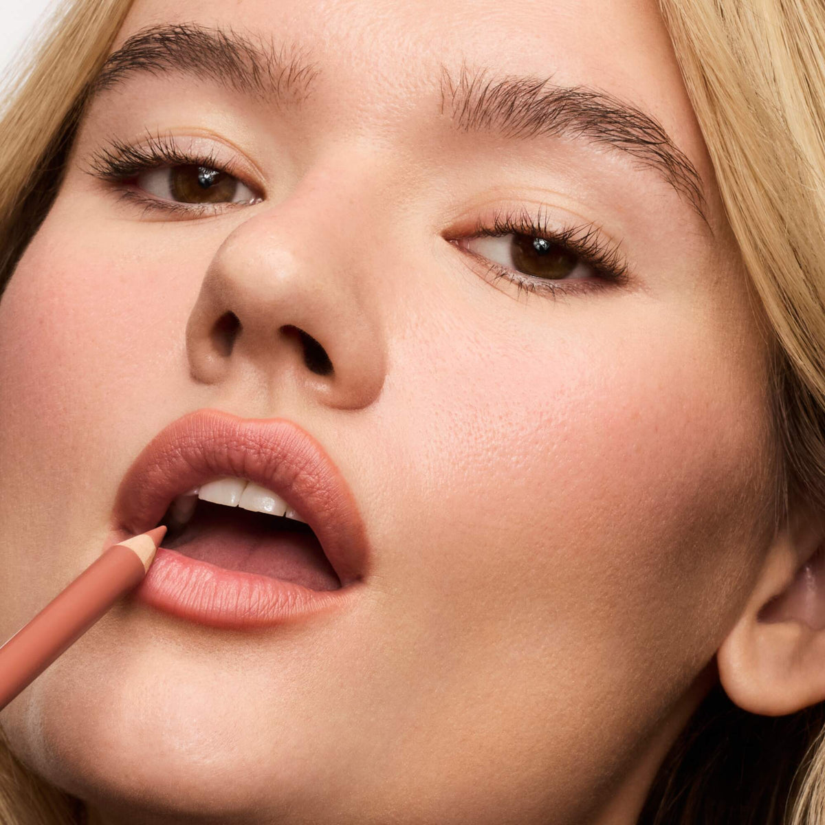 softline-lip-liner-latte-b8 SoftlineLipLiner_Latte_8.jpg